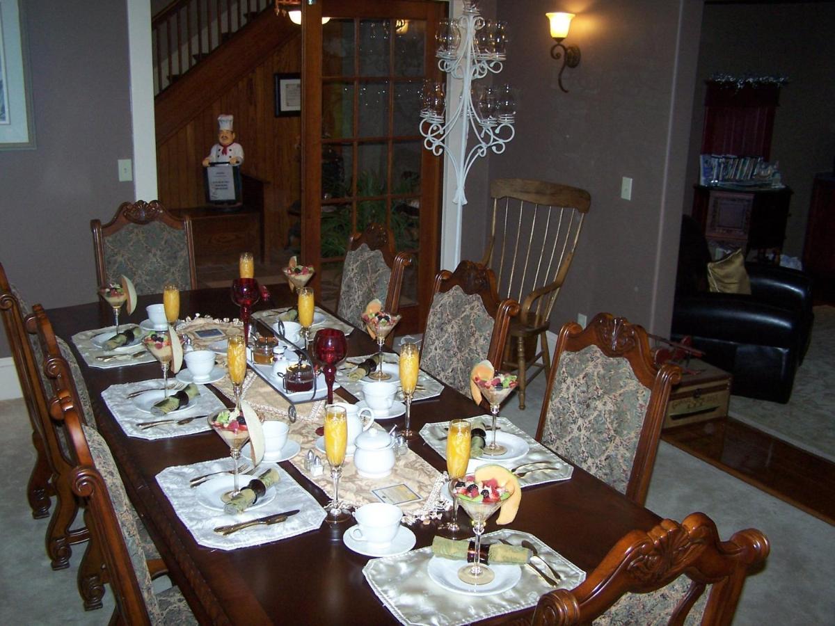 Creighton Manor Inn Bed & Breakfast Orillia Exterior foto