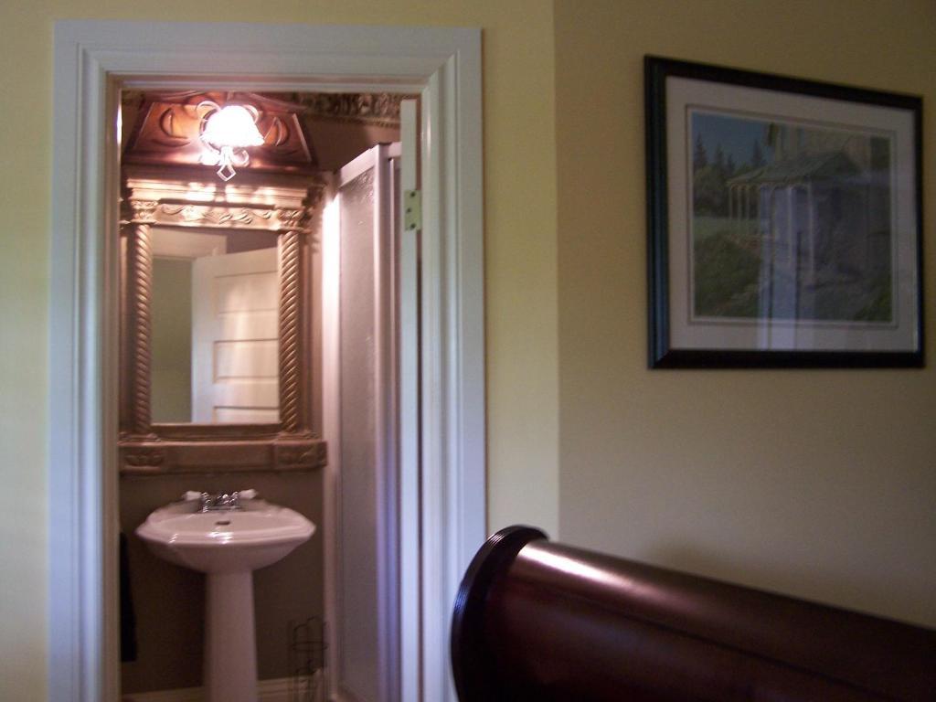 Creighton Manor Inn Bed & Breakfast Orillia Cameră foto